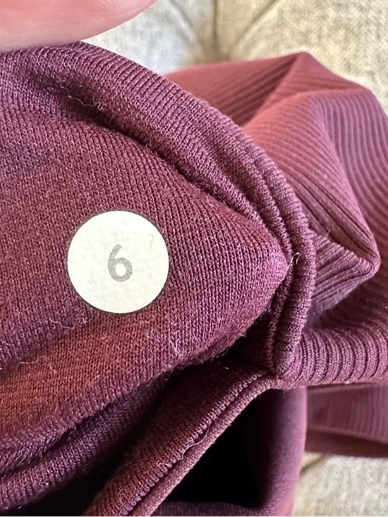 NWOT Lululemon Purple‎ Cropped Leggings - Picture 7 of 7
